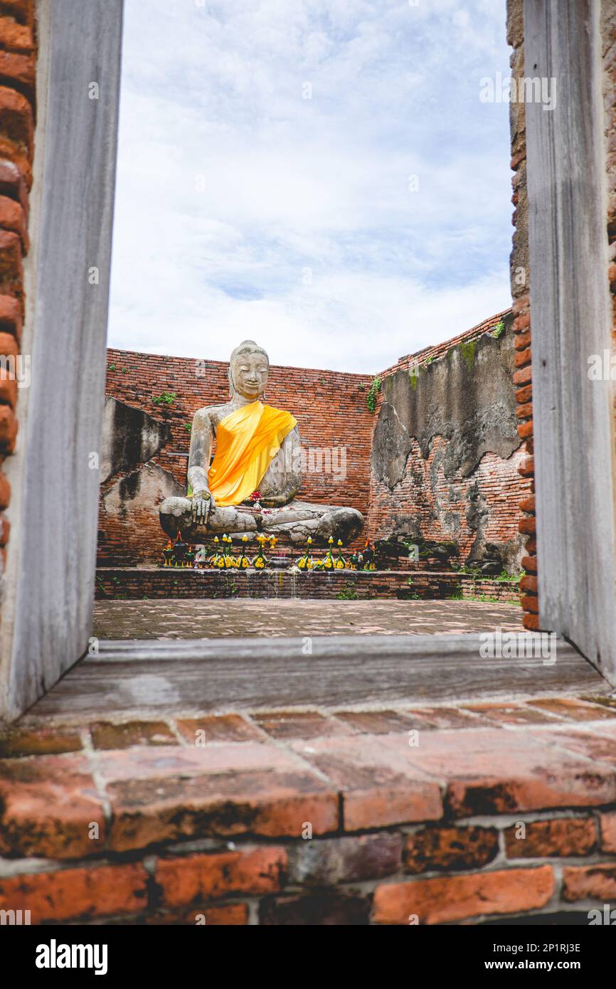 Bellissimo scenario a Wat Lokayasutharam, Ayutthaya, Thailandia. Un sito di Ayutthaya, patrimonio dell'umanità dell'UNESCO. Foto Stock