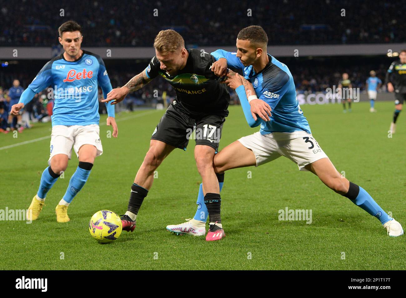 Ciro immobile della SS Lazio compete per la palla con Karim Zedadka della SSC Napoli la Serie A match tra SSC Napoli vs SS Lazio a Diego Armando M. Foto Stock