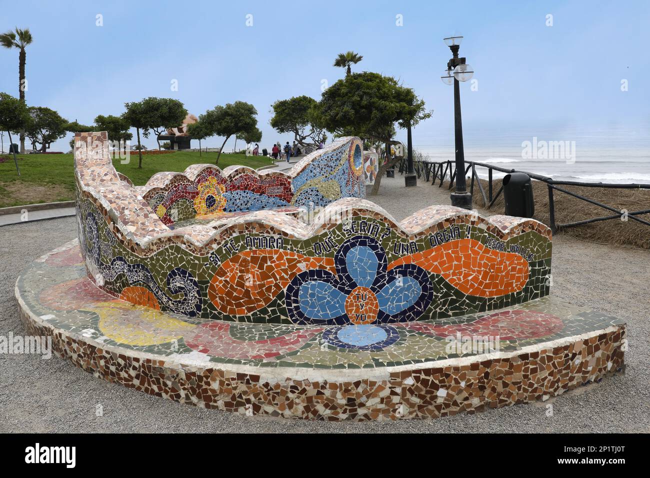 Il Parco dell'Amore, mosaici in stile Gaudi, Miraflores, Lima, Perù Foto Stock