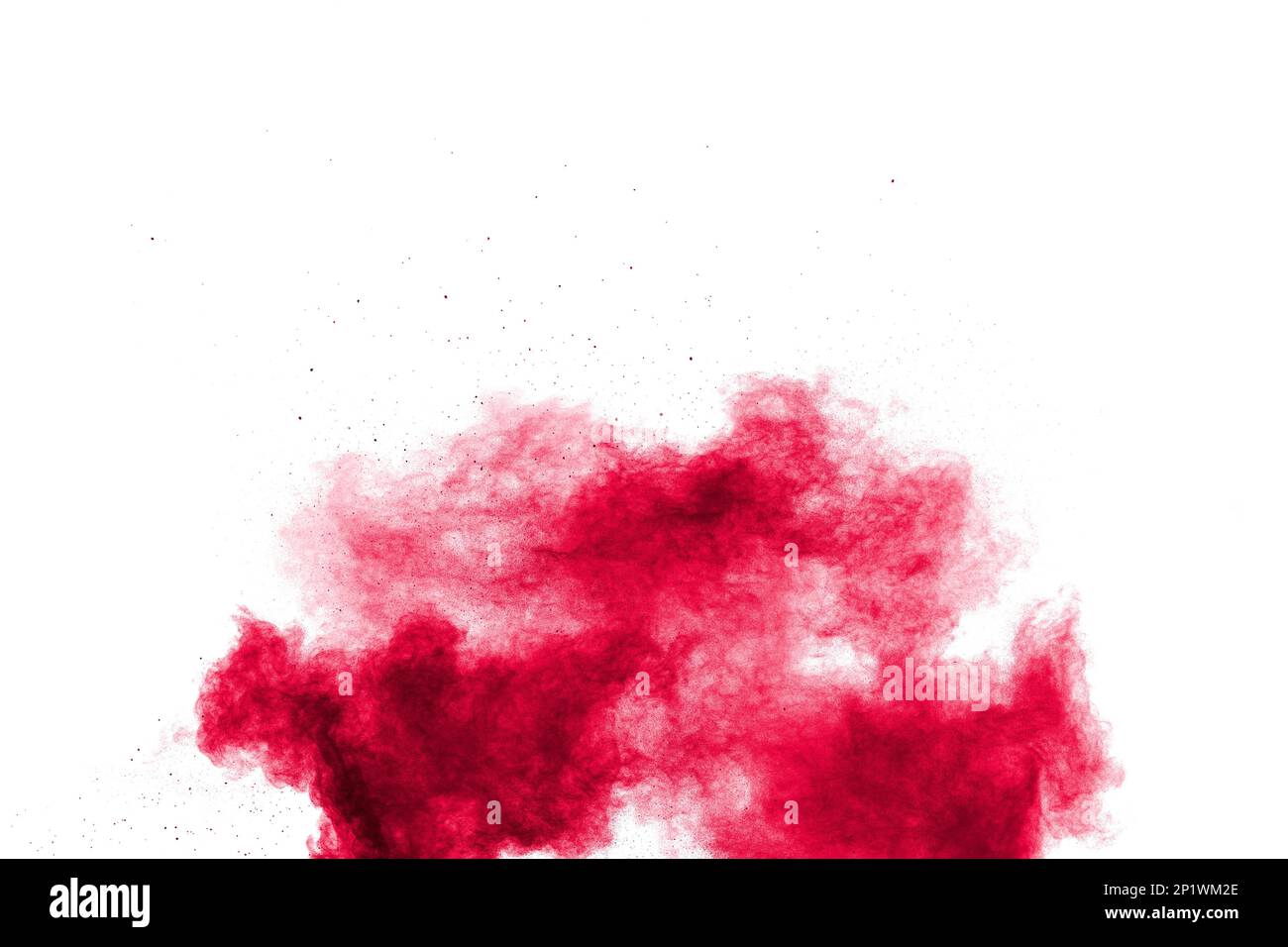 Esplosione di polvere rossa astratta su sfondo bianco. Congelare il movimento dello spruzzo di polvere rossa. Foto Stock