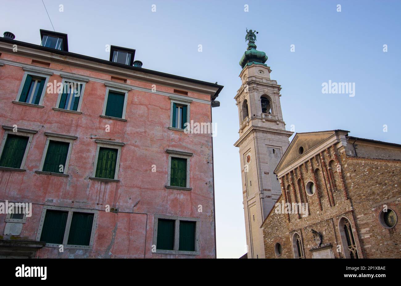 La cattedrale di Belluno nel centro storico Foto Stock