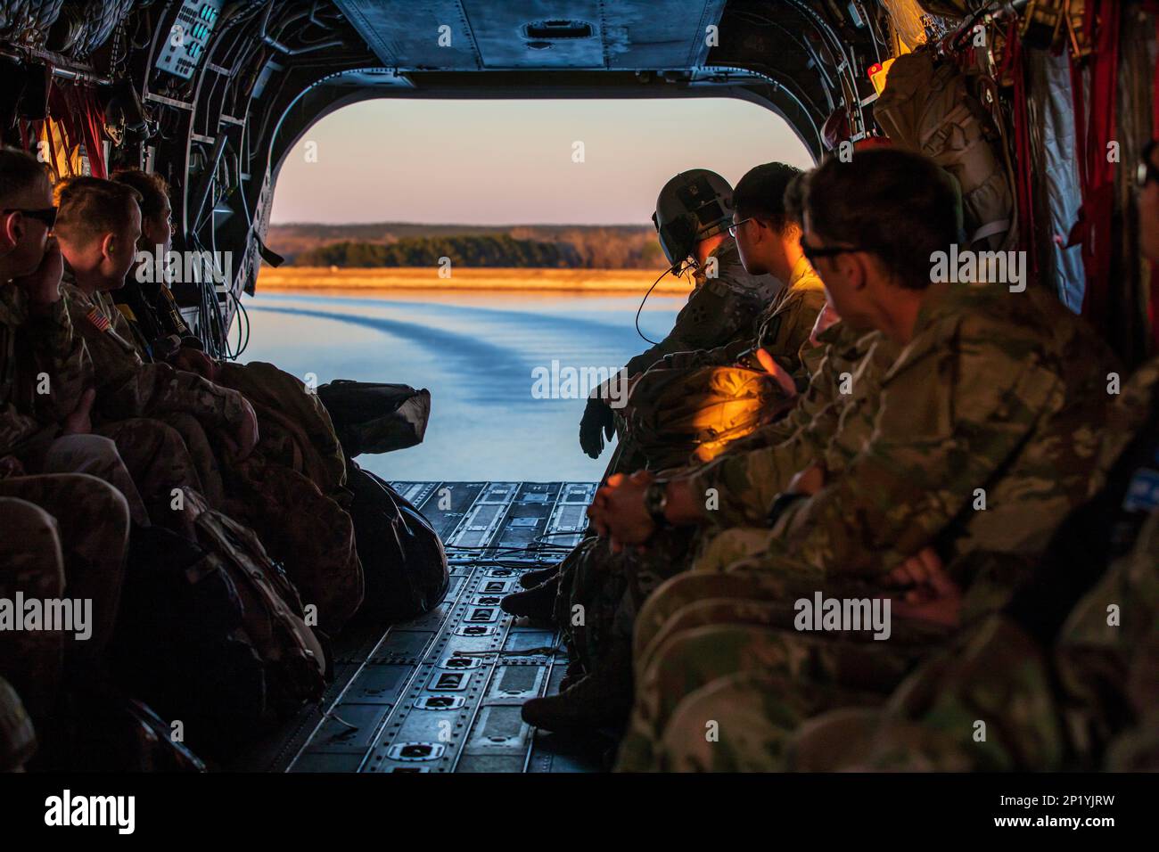 Fort Polk, Louisiana, Stati Uniti. 19th Jan, 2023. I soldati partecipano alla convalida della corsia di eloscast per la competizione di miglior medico dell'esercito del 2023 a Fort Polk, Louisiana. Credito: USA Army/ZUMA Press Wire Service/ZUMAPRESS.com/Alamy Notizie dal vivo Foto Stock