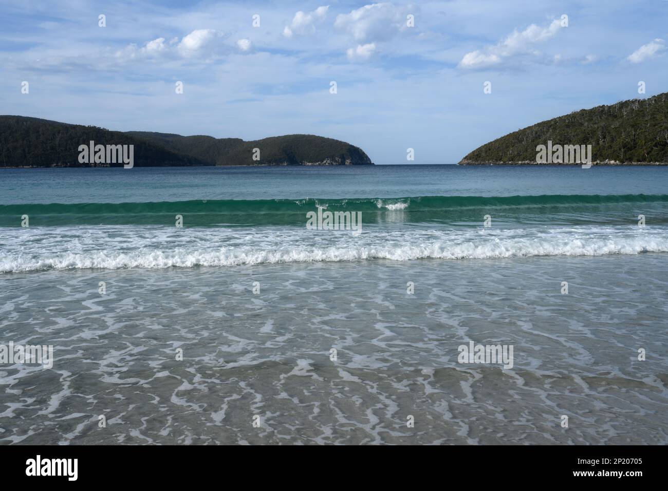 Baia Fortescue guardando verso Bivouac Bay e Capo nola su un lato e Capo Hauy (promontorio sul lato destro), Tasman penisola Tasmania Foto Stock