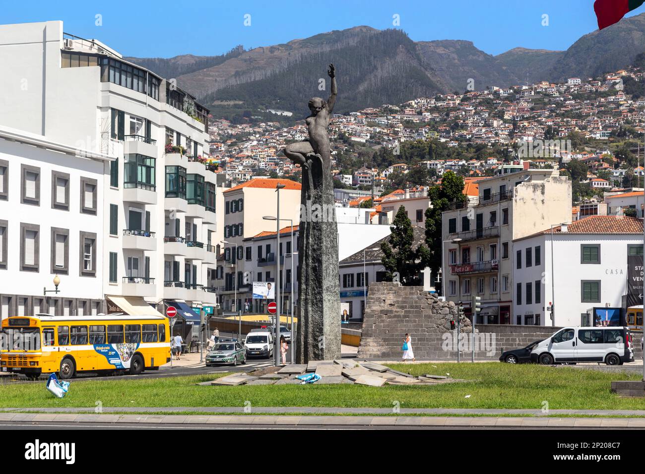 FUNCHAL, PORTOGALLO - 20 AGOSTO 2021: Questo è il Monumento dell'autonomia e le rovine della fortezza di San Felipe. Foto Stock