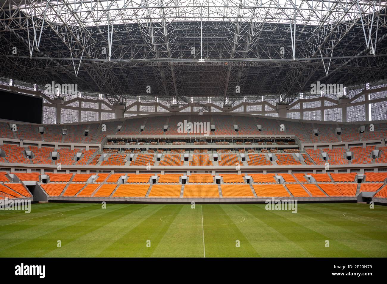 Stadio di calcio vuoto Day Time, Arena con sedia vuota e stand pubblico spettatore Foto Stock