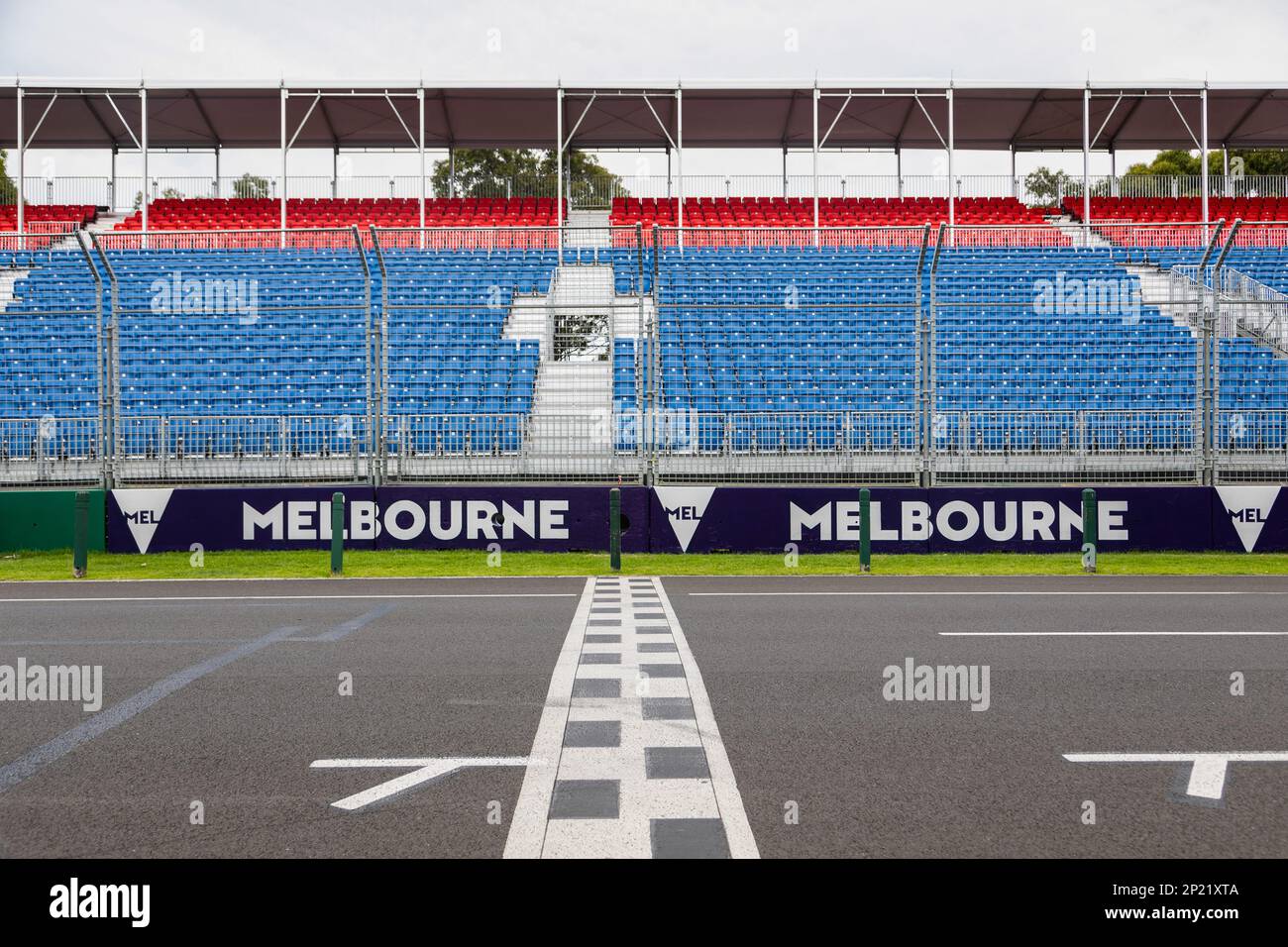 Melbourne, Australia. 04th Mar, 2023. La linea di partenza/arrivo durante la preparazione del Gran Premio d'Australia 2023 sul circuito di Albert Park Grand Prix. (Foto di George Hitchens/SOPA Images/Sipa USA) Credit: Sipa USA/Alamy Live News Foto Stock