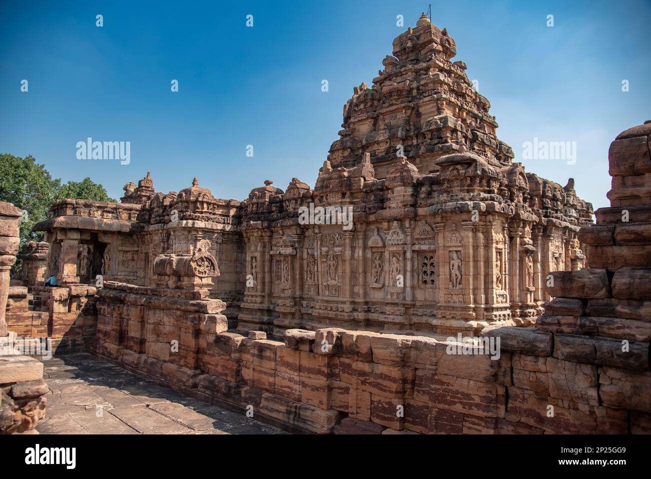 Il tempio di Virupaksha a Pattadakal fu costruito durante il dominio di Chalukyas. È un sito patrimonio dell'umanità dell'UNESCO Foto Stock