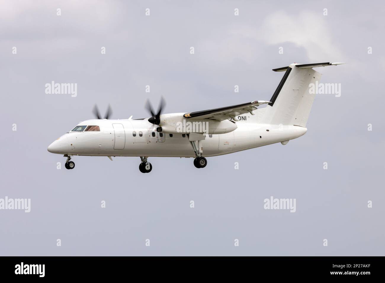 Universal Air De Havilland Canada Dash 8-102 (Reg: 9h-ONI) voli operativi da e per la Libia. Foto Stock