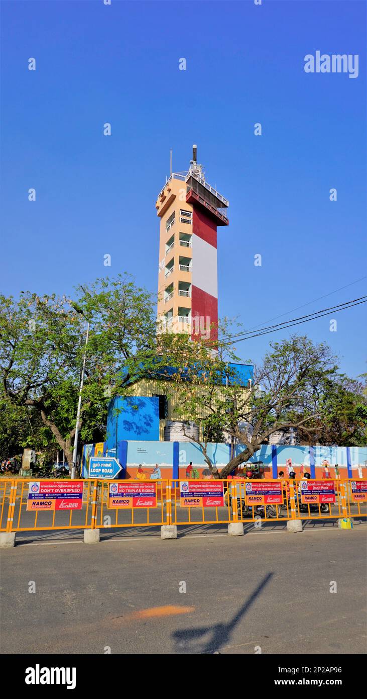 Chennai,Tamilnadu,India-Dicembre 29 2022: Bella vista di Chennai Light House con cielo trasparente sfondo situato a Marina Beach sulla costa orientale Foto Stock