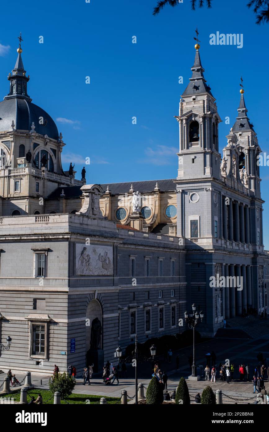 La Santa Cattedrale Metropolitana Chiesa di Santa María la Real de la Almudena, Madrid città, Spagna. Foto Stock