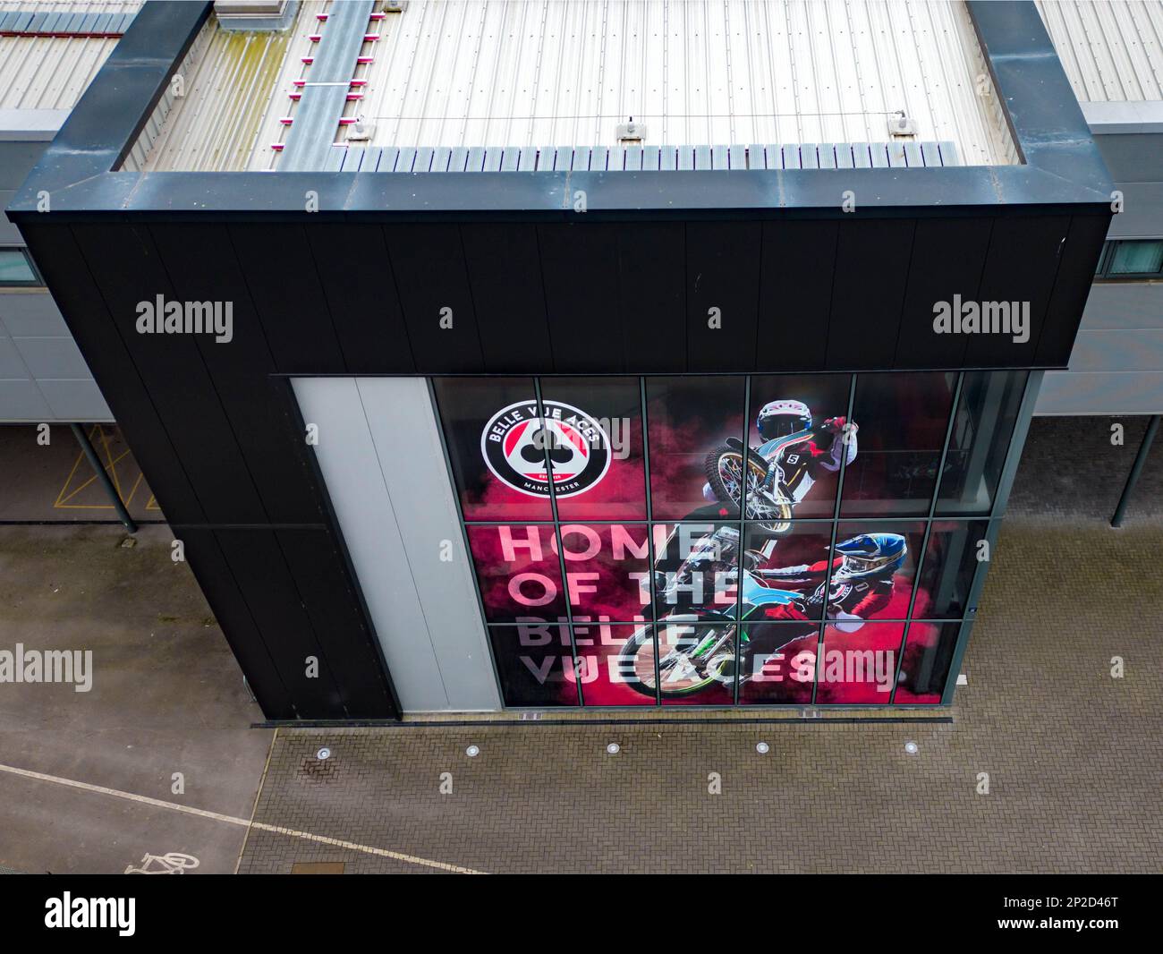 Riprese aeree della New Belle Vue Speedway e della Belle View School, nonché aste di automobili e alloggi Foto Stock