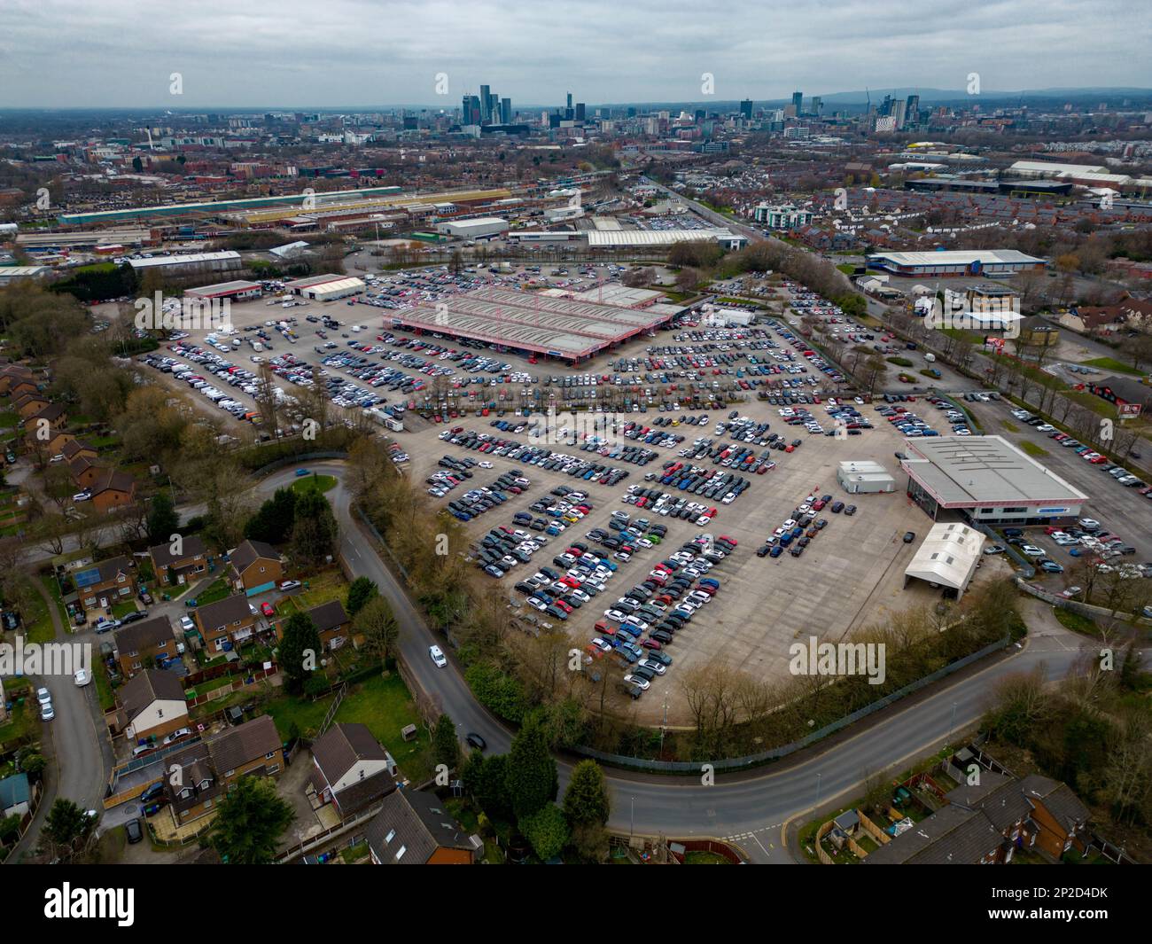 Riprese aeree della New Belle Vue Speedway e della Belle View School, nonché aste di automobili e alloggi Foto Stock