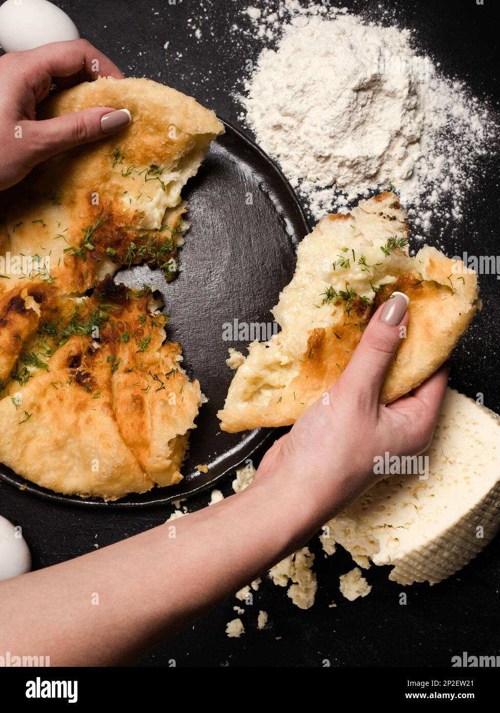 cucina georgiana pronta khachapuri Foto Stock
