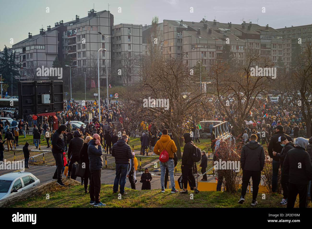 4 dicembre 2021, Belgrado, Serbia, protesta ambientale. Manifestanti che bloccano l'autostrada. Protesta contro l'intenzione della società Rio Tinto di mio lithi Foto Stock