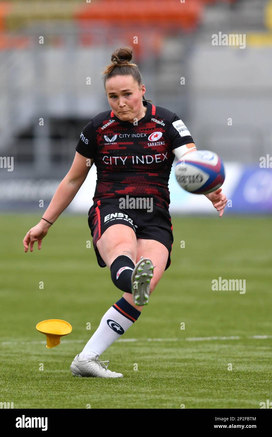 Londra, Regno Unito. 04th Mar, 2023. Flo Williams di Saracens Women calcia per la conversione durante la partita femminile Allianz Premier 15s tra Saracens Women e sale Sharks Women allo StoneX Stadium, Londra, Inghilterra il 4 marzo 2023. Foto di Phil Hutchinson. Solo per uso editoriale, licenza richiesta per uso commerciale. Non è utilizzabile nelle scommesse, nei giochi o nelle pubblicazioni di un singolo club/campionato/giocatore. Credit: UK Sports Pics Ltd/Alamy Live News Foto Stock