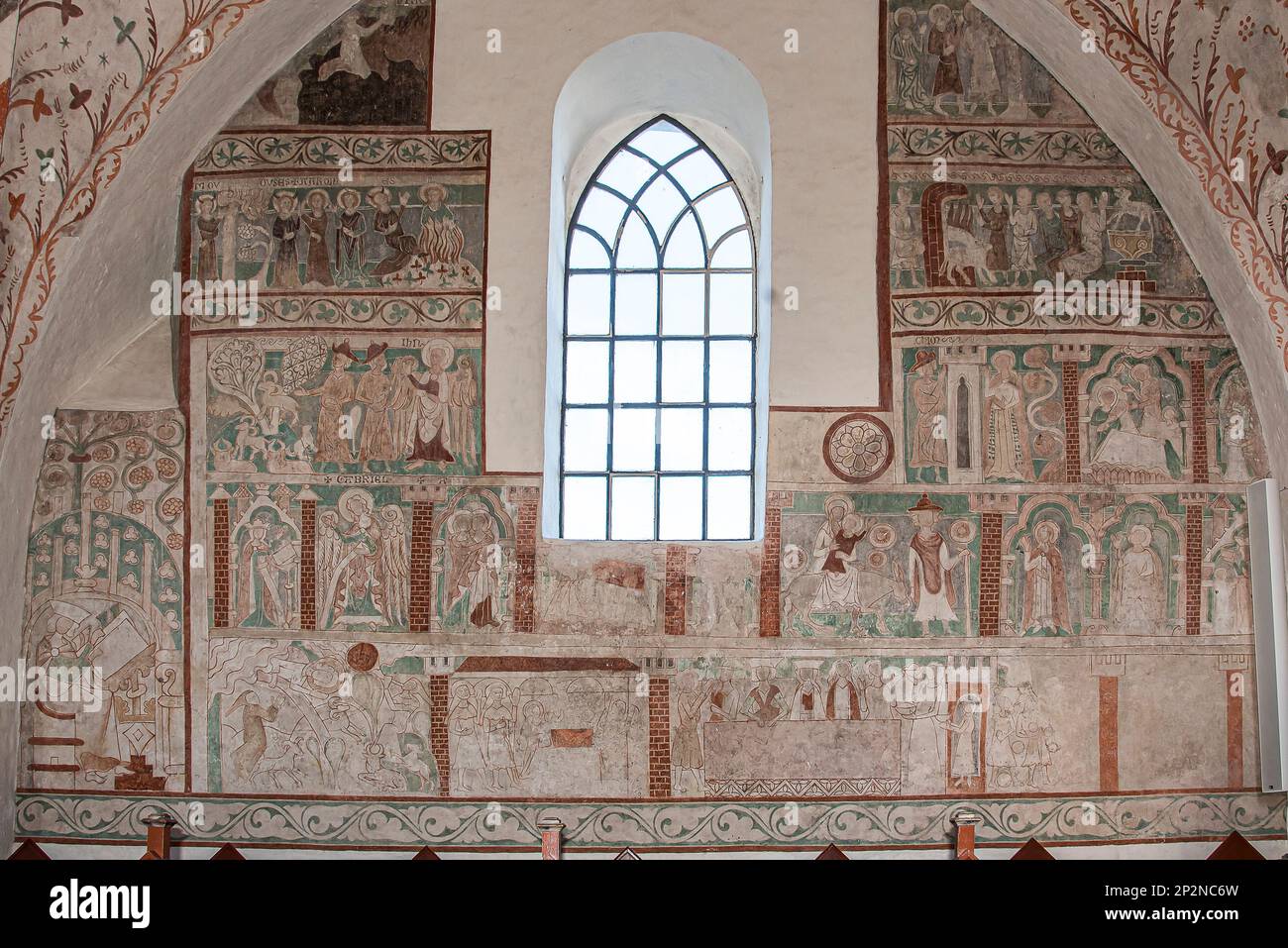 Antiche pitture murali nella chiesa di Keldby, Danimarca, 10 ottobre 2022 Foto Stock