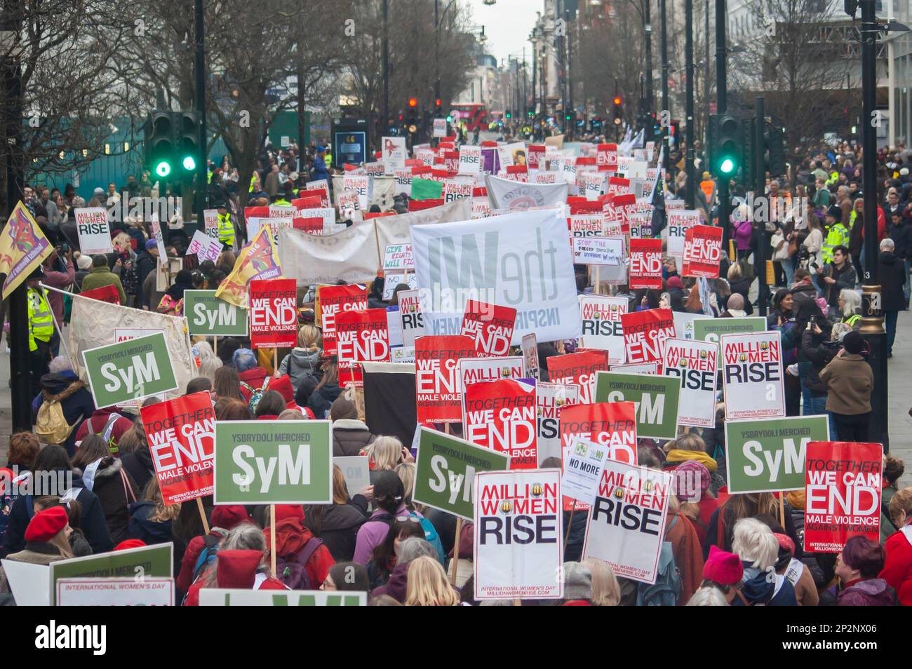 Londra, Inghilterra. 4th marzo, 2023. Le persone che partecipano al milione di donne sollevano protestano contro la violenza nei confronti delle donne. Credit: Jessica Girvan/Alamy Live News Foto Stock