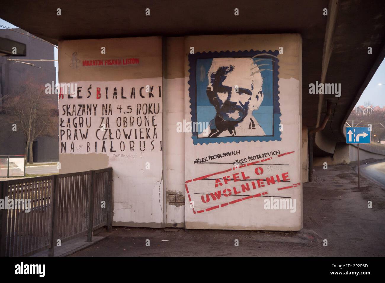 Murale libero di Ales Bialacki a sostegno degli attivisti bielorussi a favore della democrazia e dei diritti umani a Danzica, Polonia. 2 Marzo 2023 © Wojciech Strozyk / Alamy Sto Foto Stock