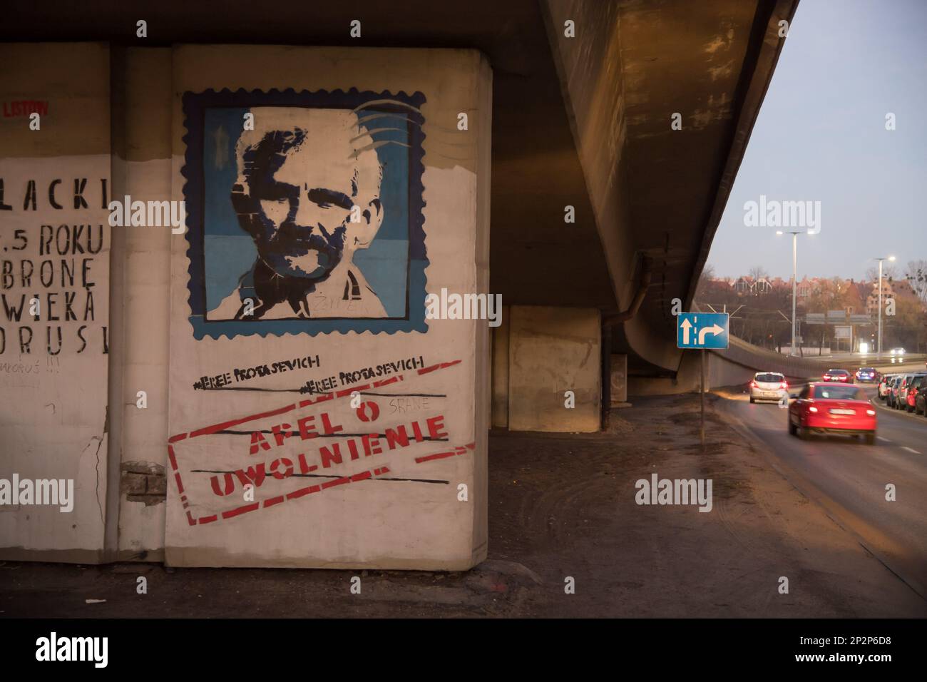 Murale libero di Ales Bialacki a sostegno degli attivisti bielorussi a favore della democrazia e dei diritti umani a Danzica, Polonia. 2 Marzo 2023 © Wojciech Strozyk / Alamy Sto Foto Stock