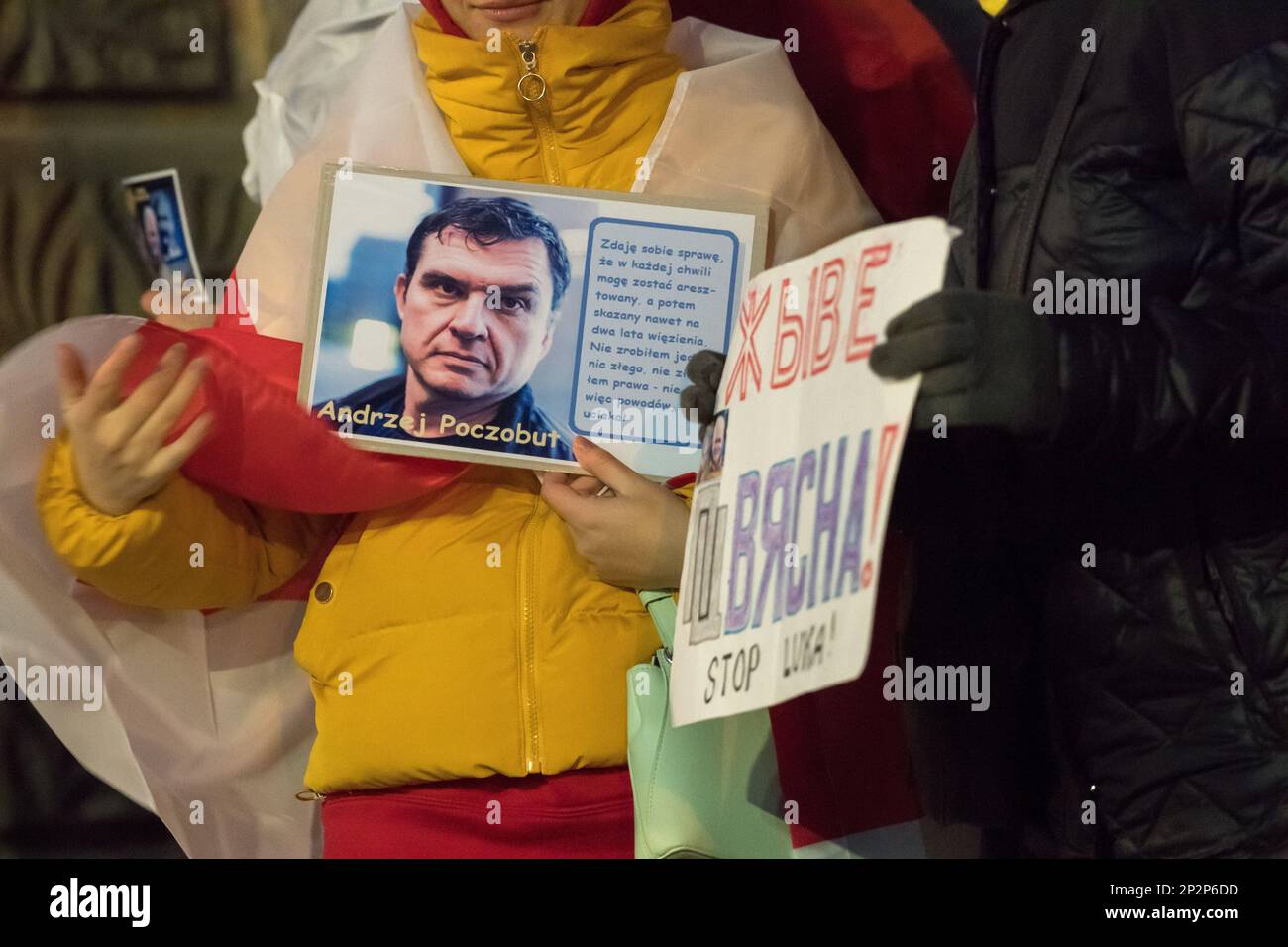 Libera Andrzej Poczobut protesta per sostenere gli attivisti bielorussi a favore della democrazia e dei diritti umani a Danzica, Polonia. 2 Marzo 2023 © Wojciech Strozyk / Alam Foto Stock