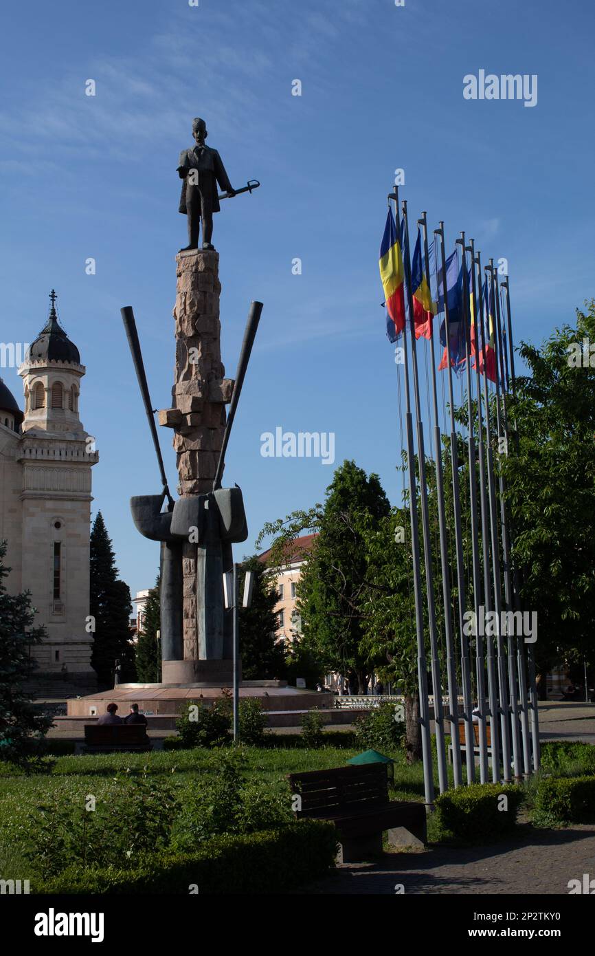 Statua di Avram Iancu, fuori dalla Dormizione della Cattedrale di Theotokos, Cluj-Napoca, Romania Foto Stock