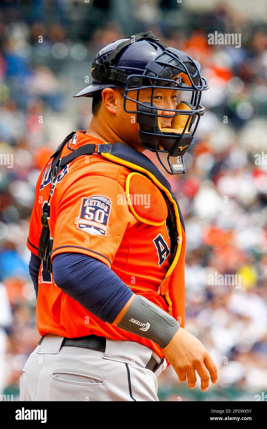 21 MAY 2015: Houston Astros catcher Hank Conger (16) during a regular season game between the Houston Astros and the Detroit Tigers played at Comerica Park in Detroit, MI. (Icon Sportswire via AP Images) Foto Stock
