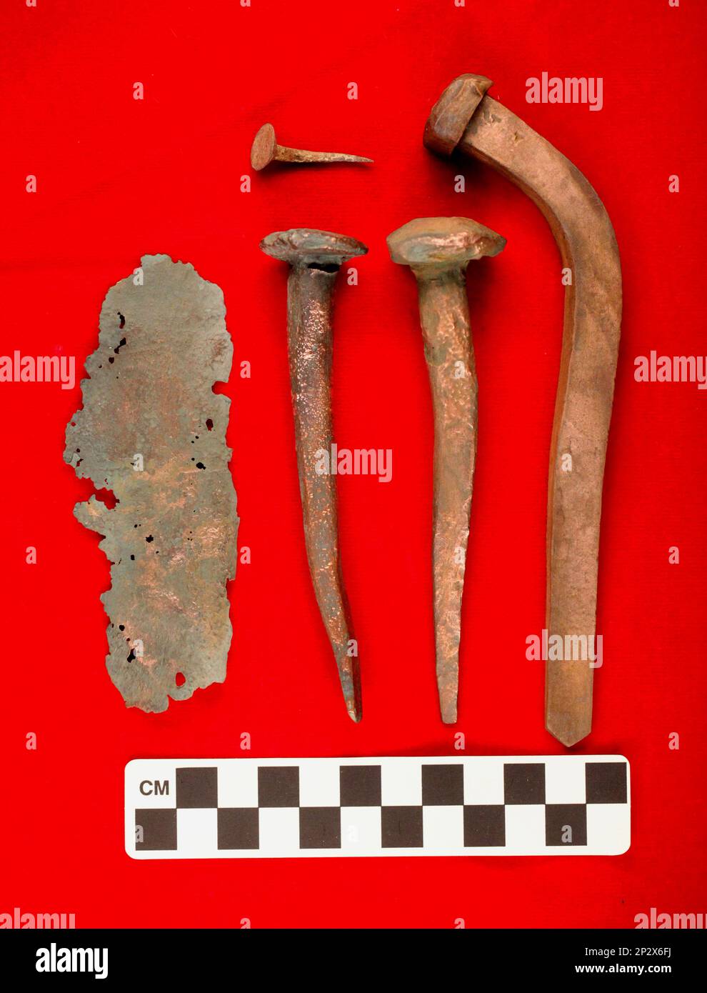 This handout image provided by the Iziko Museums/Smithsonian shows copper fastenings and copper sheathing recovered from the São José slave ship wreck. The copper fastenings held the structure of the ship together and the sheathing provided exterior protection for the vessel. The Smithsonian's National Museum of African American History and Culture will display objects from a slave ship that sank off the coast of Cape Town in 1794. (Iziko Museums-Smithsonian via AP) Foto Stock