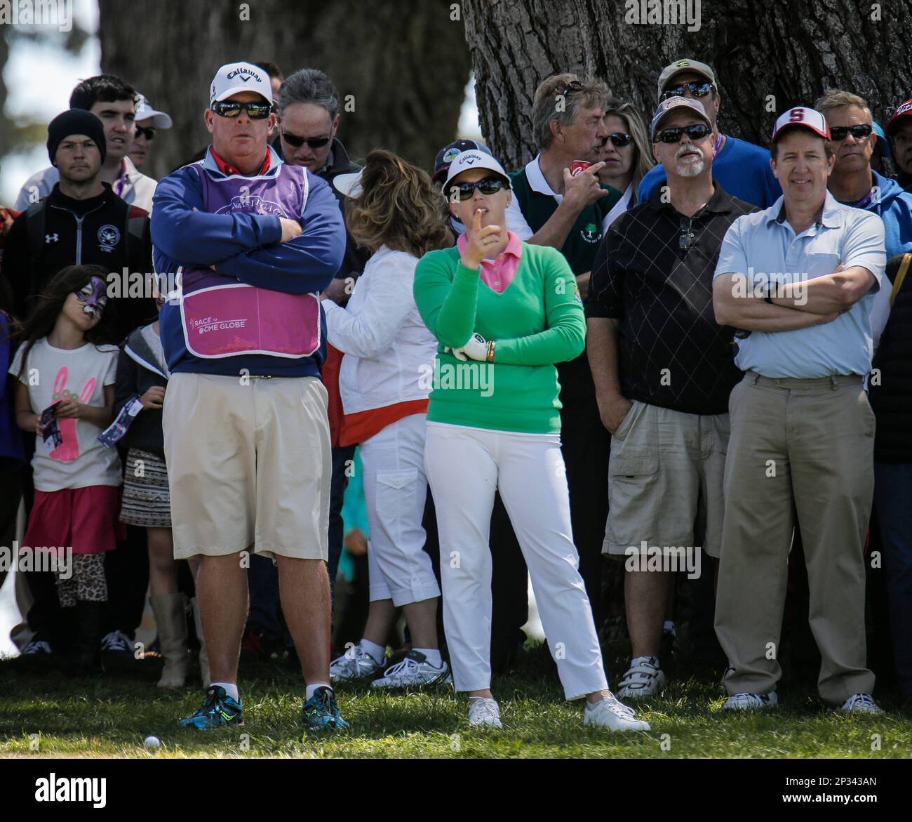 APR 26, 2015 San Francisco, CA : Brooke Henderson study her shot out of the ruff, 2nd shot at the First hole fairway during LPGA Swinging Skirts Classic at Lake Merced Golf Club San Francisco, CA (Cal Sport Media via AP Images) Foto Stock