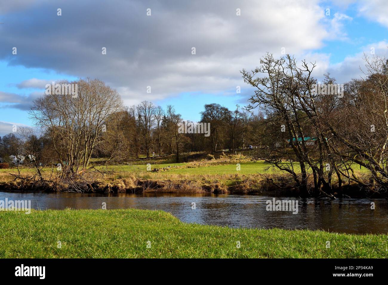 Nuvole soleggiate a Callander Foto Stock