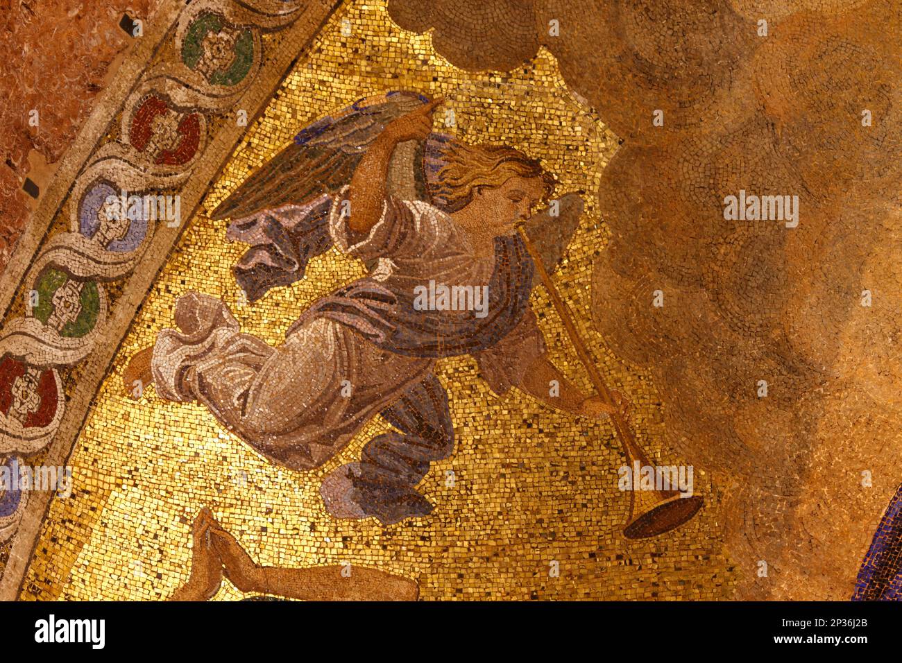 Portico con mosaici dorati e temi dell'Antico Testamento, portale ovest, Basilica di San Marco, Venezia, Italia Foto Stock