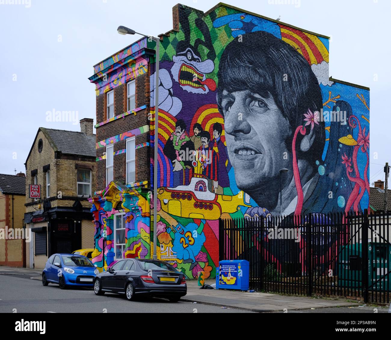 The Empress pub, High Park Street, Liverpool. Murale dei Beatles dipinto da John Culshaw Foto Stock