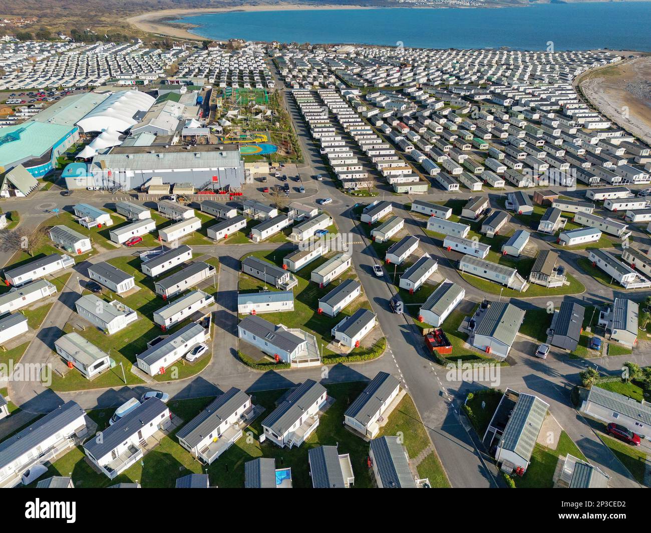 Porthcawl, Galles - Marzo 2023: Veduta aerea del parco delle roulotte di Trecco Bay nel Galles del Sud, uno dei più grandi d'Europa. E' gestito da Parkdean . Foto Stock