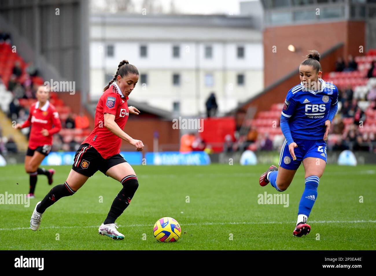 Leigh, Regno Unito. 5th Mar, 2023. Ona Batlle del Manchester United attraversa la palla nella scatola durante la partita della fa Women's Super League al Leigh Sports Village di Leigh. Il credito dell'immagine dovrebbe essere: Gary Oakley/Sportimage Credit: Sportimage/Alamy Live News Foto Stock