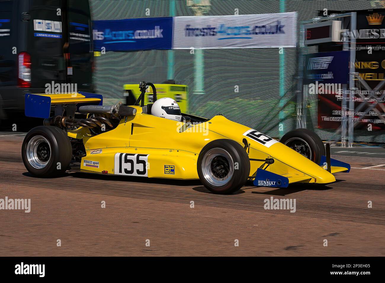 Steven James guida una Van Diemen FR93 al Brighton National Speed Trials 2018. Si tratta del più antico evento automobilistico del Regno Unito, che si svolge nella città costiera sud-orientale di Brighton. Madeira Drive è una strada che corre lungo il lungomare ed è normalmente piena di gente che esplora la spiaggia, il molo e le attrazioni locali. Oggi è trasformato in un corso di prova a tempo 1/4. 1st settembre 2018 Foto Stock