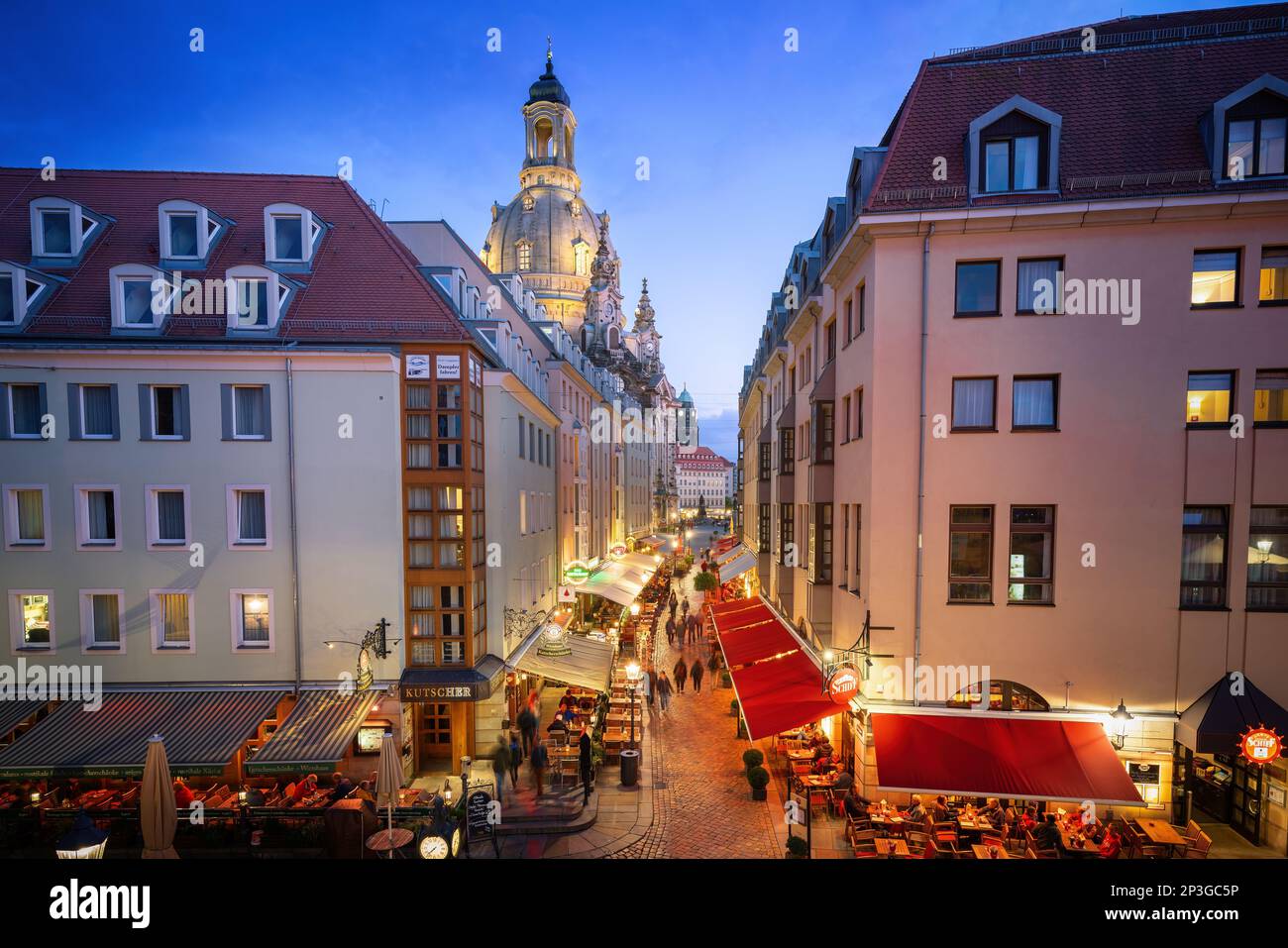 Munzgasse Street view con Frauenkirche Chiesa di notte - Dresda, Soxony, Germania Foto Stock