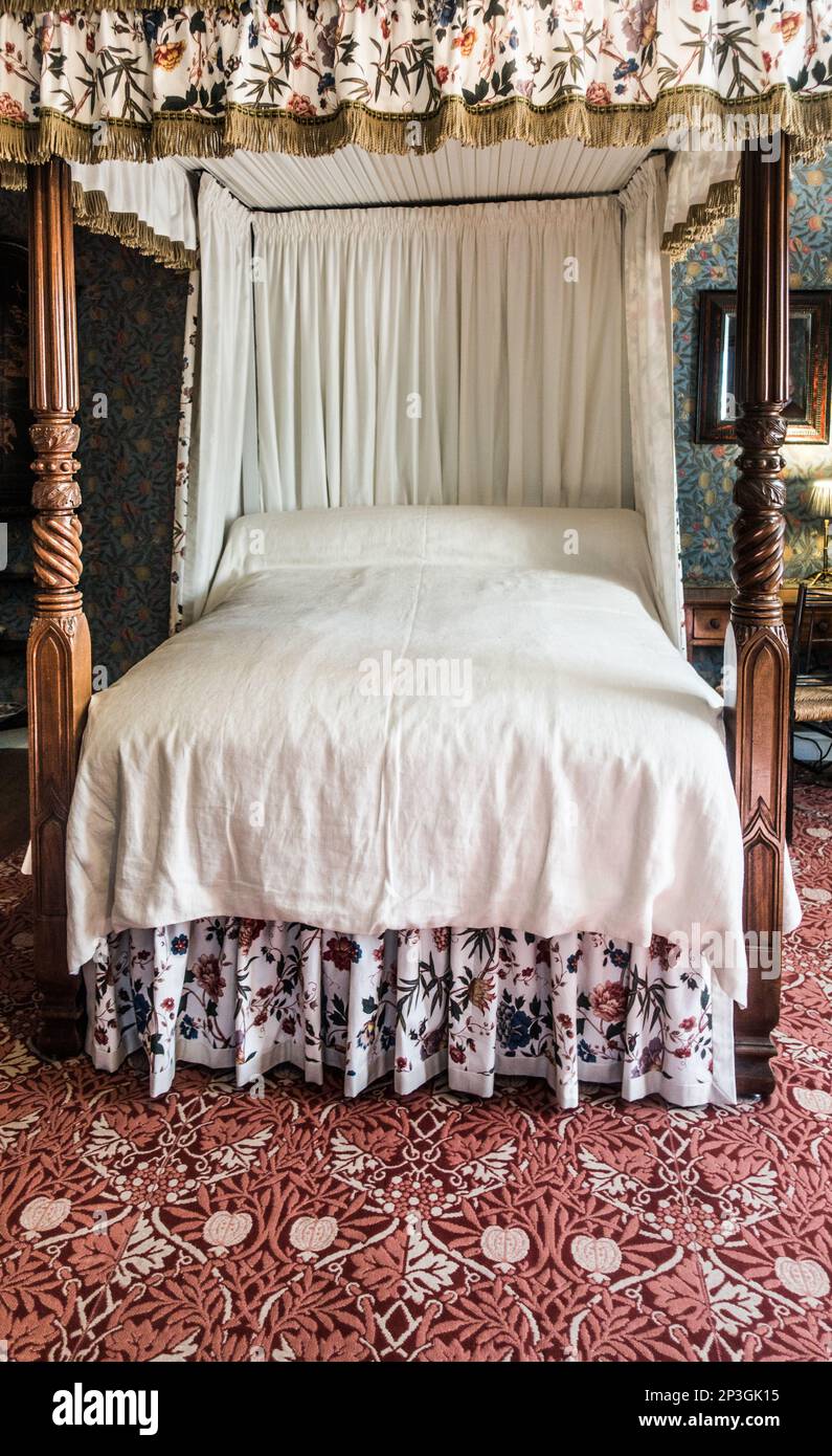 Camera con letto a baldacchino, Kelmscott Manor, Kelmscott, Regno Unito Foto Stock