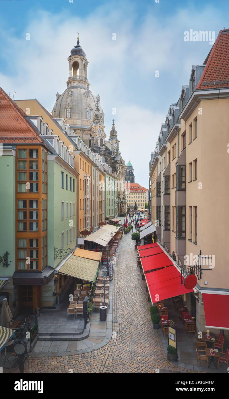 Munzgasse Street con vista sulla Frauenkirche Church - Dresda, Soxony, Germania Foto Stock