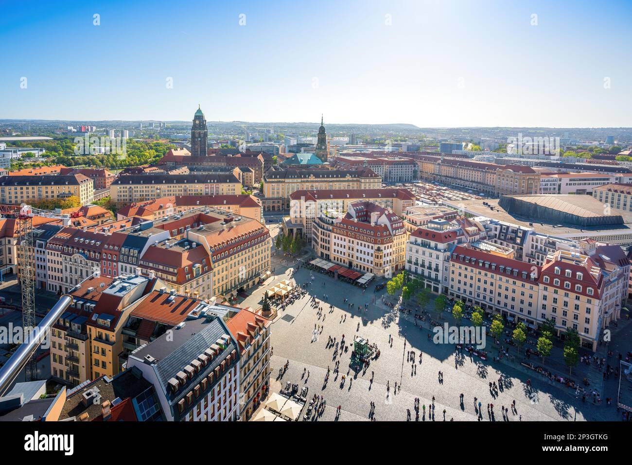 Veduta aerea del nuovo Municipio di Dresda, della Chiesa di Kreuzkirche e di Neumarkt - Dresda, Sassonia, Germania Foto Stock