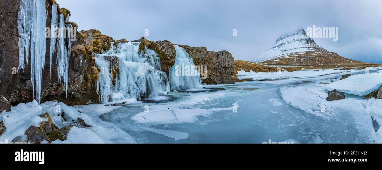 Cascate di Church Mountain, cascate di Kirkjufellsfoss a Snaefelsnes, Islanda Foto Stock