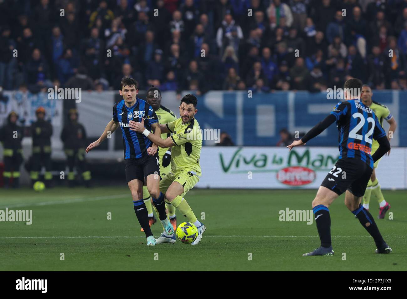 Bergamo, Italia. 4th Mar, 2023. Italia, Bergamo, marzo 04 2023: Marten De Roon (centrocampista Atalanta) back pass girato nel primo tempo durante la partita di calcio ATALANTA vs UDINESE, Serie A Tim 2022-2023 day25 Gewiss Stadium (Credit Image: © Fabrizio Andrea Bertani/Pacific Press via ZUMA Press Wire) SOLO USO EDITORIALE! Non per USO commerciale! Foto Stock