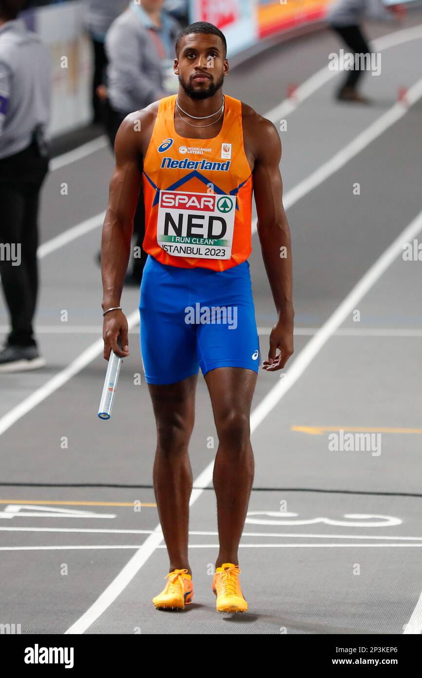 ISTANBUL, TURCHIA - 5 MARZO: Isayah Boers dei Paesi Bassi prima di competere nel 4x400m maschile durante il giorno 3 dei Campionati europei di atletica indoor all'Atakoy Athletics Arena il 5 marzo 2023 a Istanbul, Turchia (Foto di Nikola Krstic/BSR Agency) Foto Stock