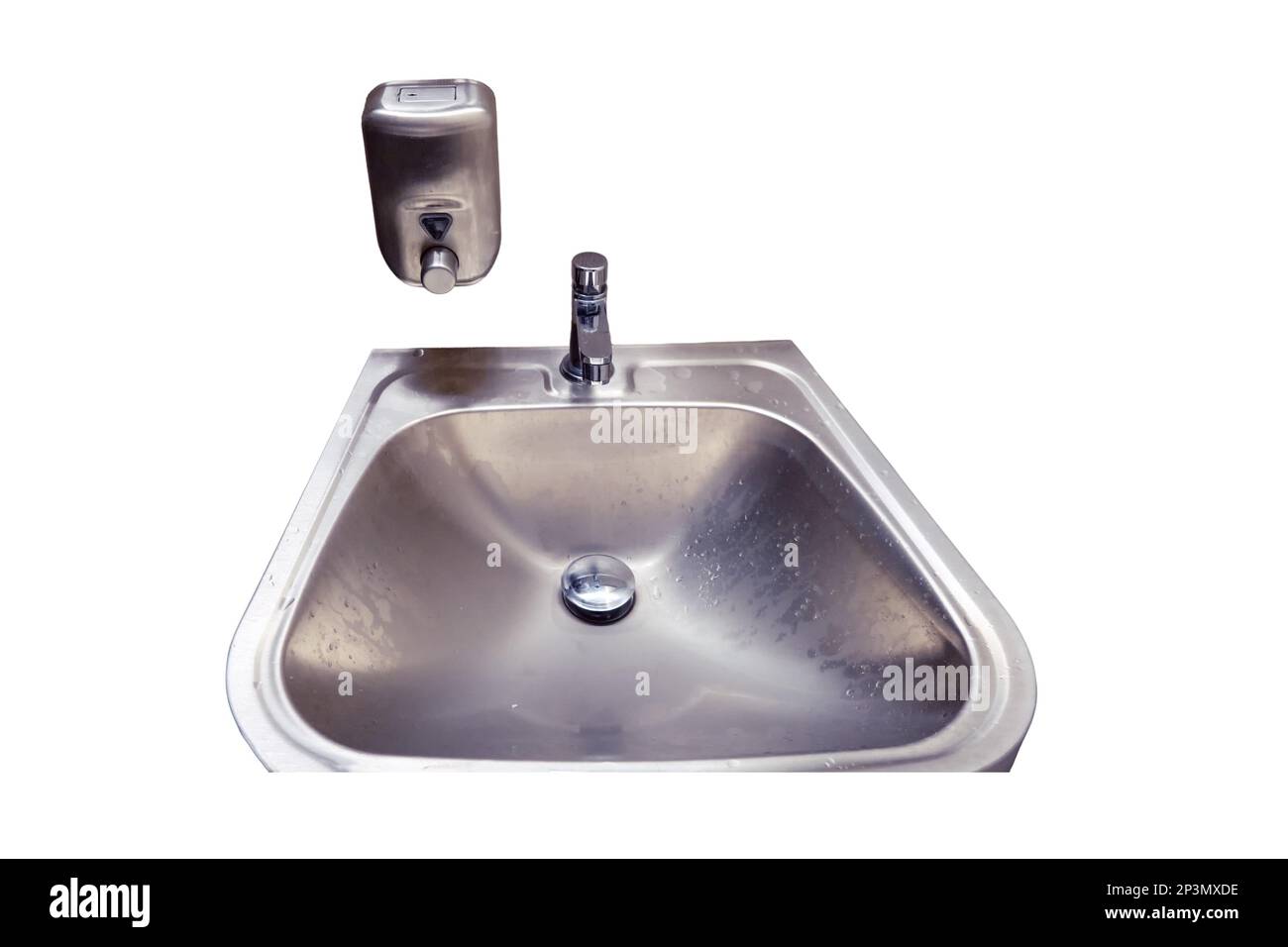 Nuovo e moderno lavabo in metallo con dispenser di sapone in bagno pubblico, isolato su sfondo bianco Foto Stock