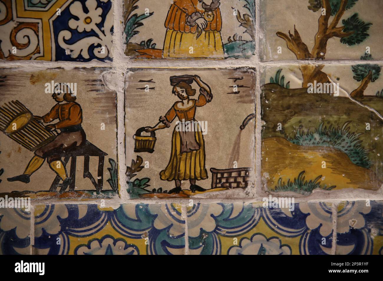 Catalano piastrelle commercio. 19th ° secolo. Uomo che lavora fili. Cucina. Monastero di Pedralbes. Barcellona. Catalogna. Spagna. Foto Stock Catalano piastrelle commercio. 19th ° secolo. Uomo che lavora fili. Cucina. Monastero di Pedralbes. Barcellona. Catalogna. Spagna. Foto Stock
