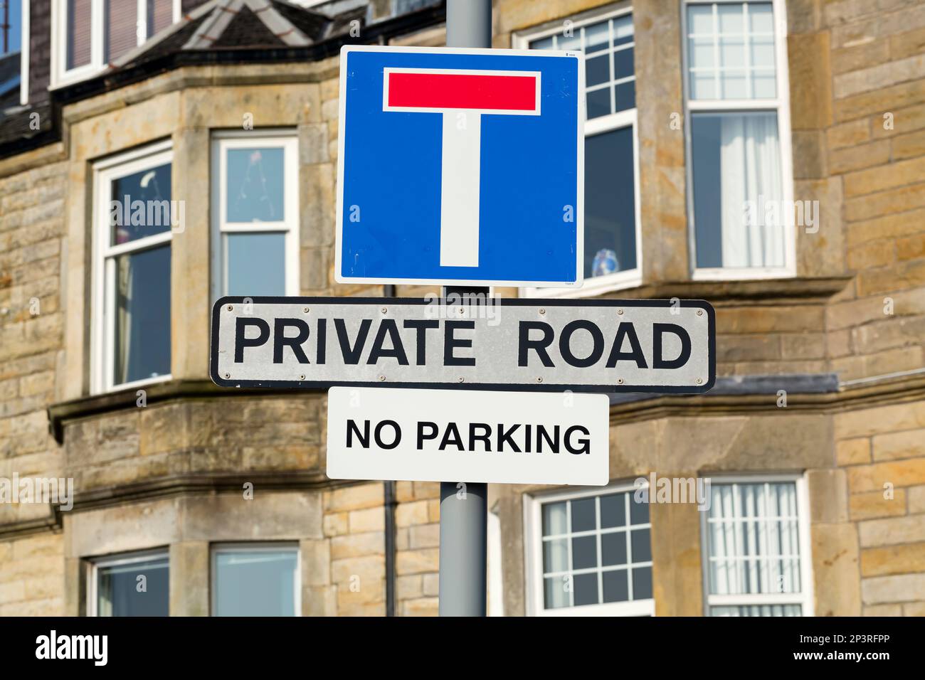 Strada privata, senza parcheggio e segnaletica stradale, Scozia, Regno Unito, Europa Foto Stock