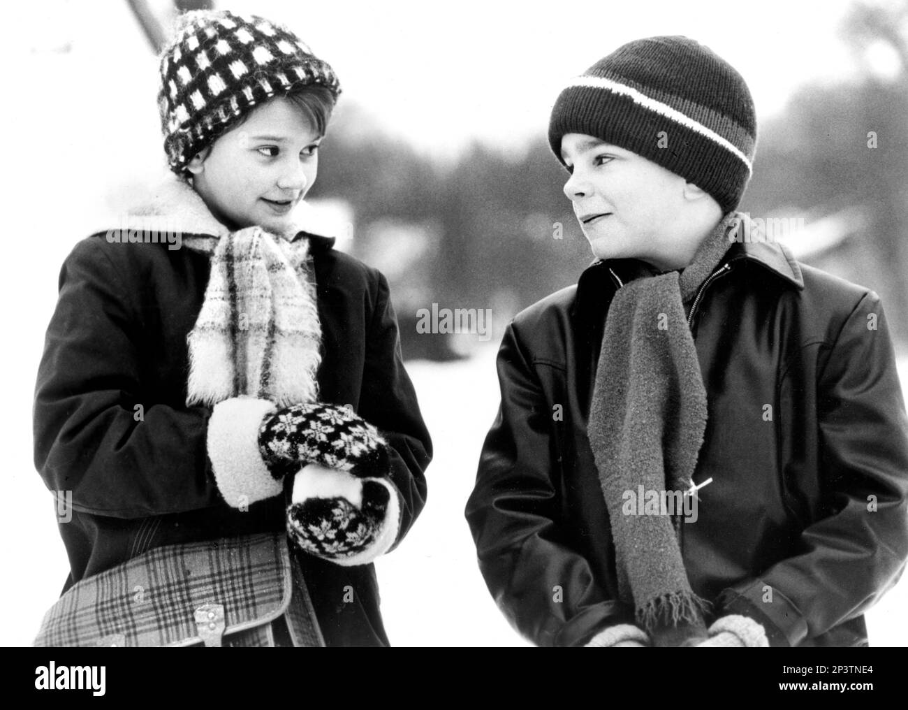 Anton Glanzelius (a destra), on-set of the Swedish Film, "My Life as A Dog", AB Svensk Filmindustri, 1985 Foto Stock