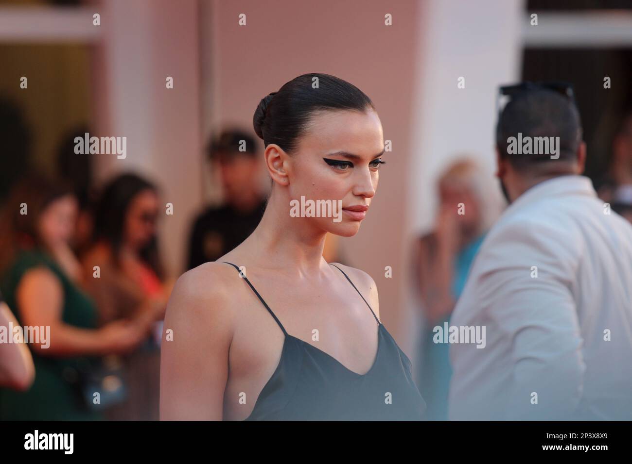 Irina Shayk red carpet Venezia film festival 2022 Foto Stock