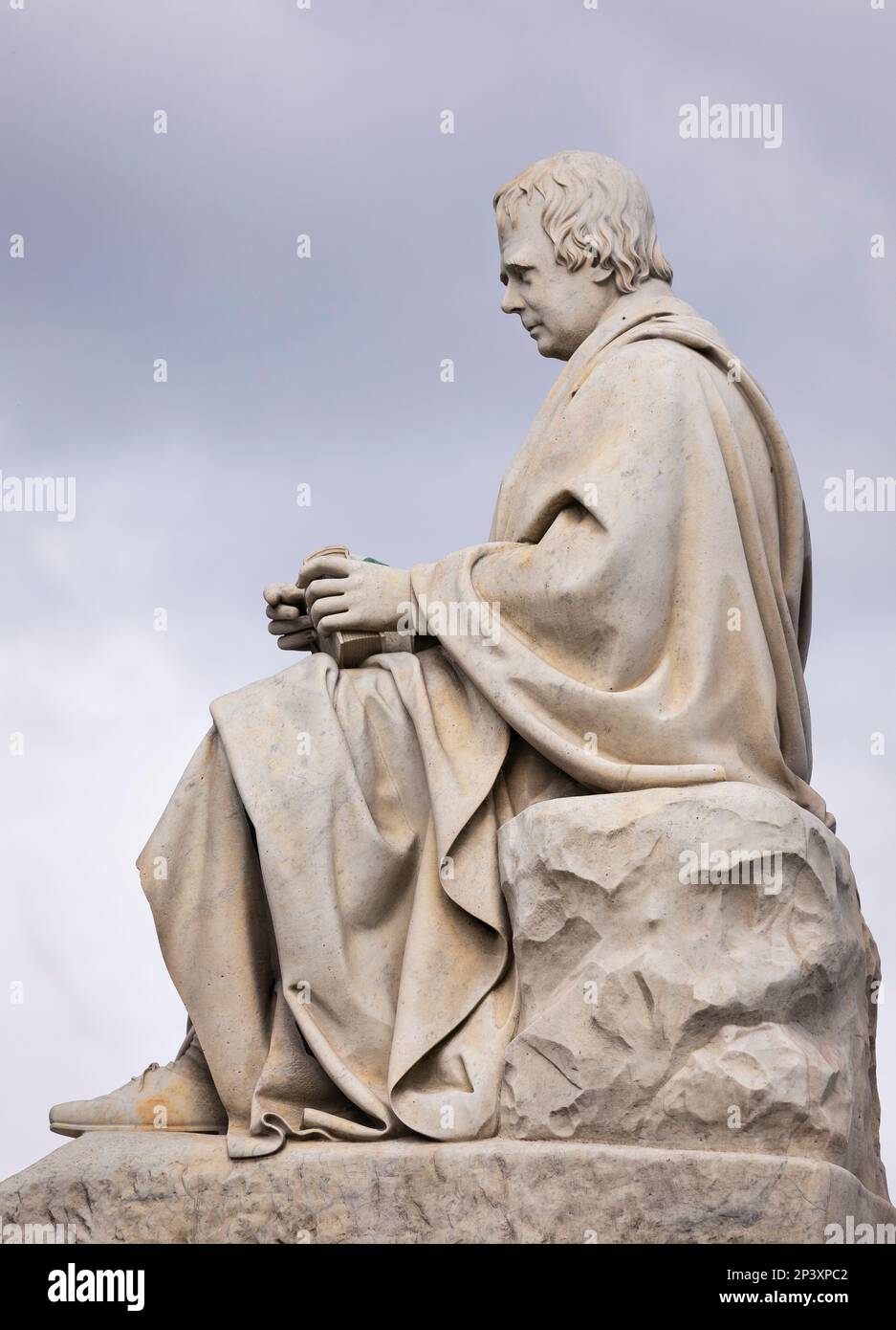 EDIMBURGO, SCOZIA, EUROPA - statua di Sir Walter Scott al Monumento Scott. Foto Stock