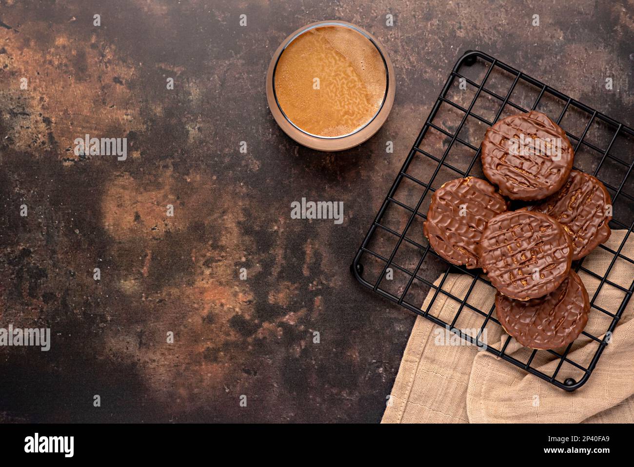 Fotografia alimentare di cioccolata calda, biscotti, biscotti, dessert, cacao, bere, trattare Foto Stock