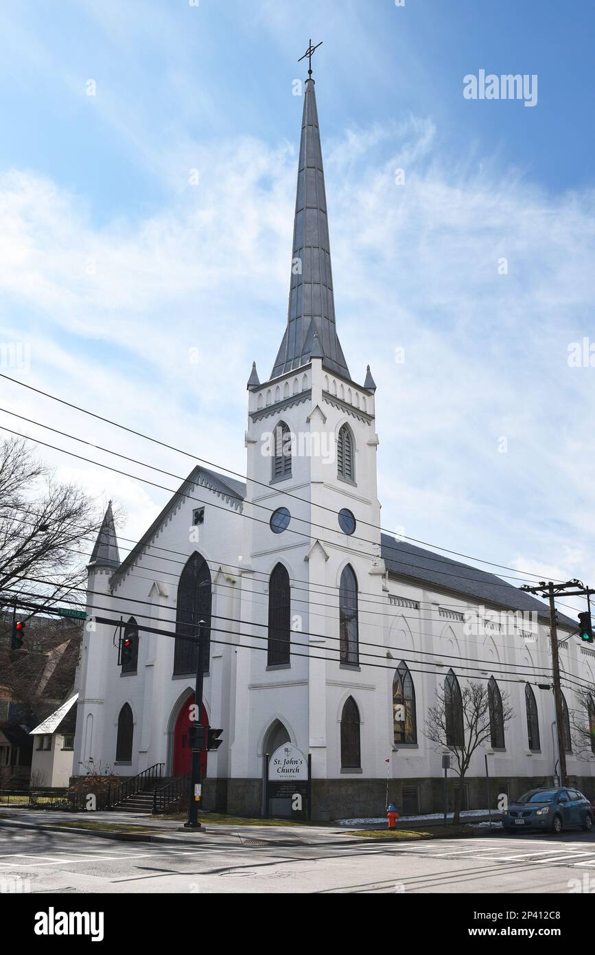 ITHACA, NEW YORK - 26 FEB 2023: ST Johns Episcopal Church nel centro di Ithaca. Foto Stock
