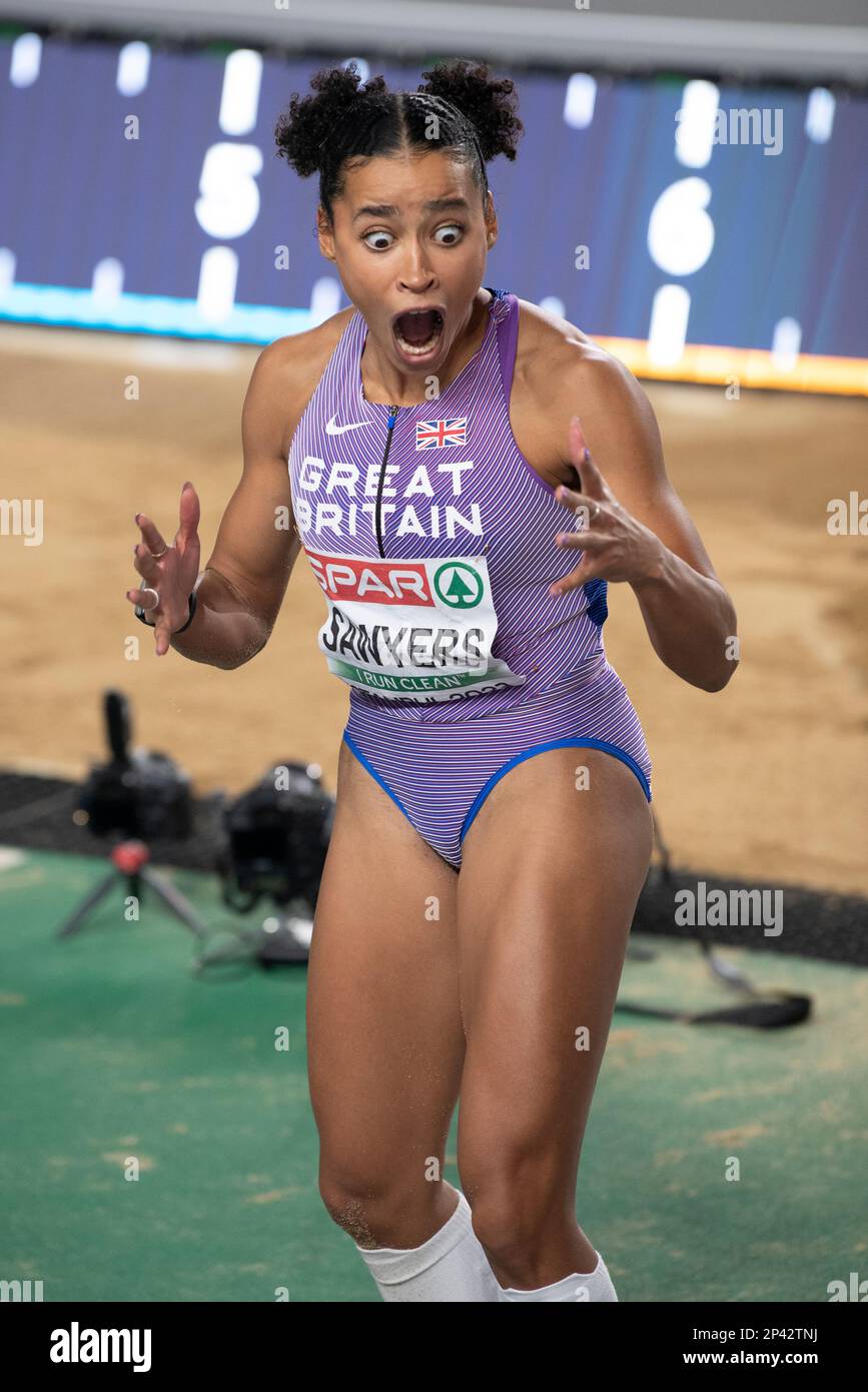 Jazmin Sawyers of Great Britain & NI festeggia la sua vittoria nella finale femminile di long jump ai Campionati europei di atletica indoor alla Ataköy Athletics Arena di Istanbul, Türkiye. Foto di Gary Mitchell Foto Stock